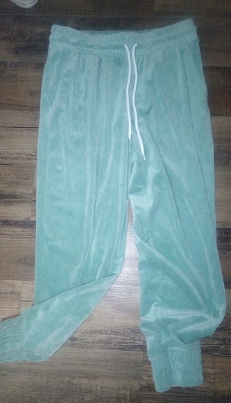 Mint green valour jogging set match perfectly bought separately, so I paid doubl - Picture 2 of 2